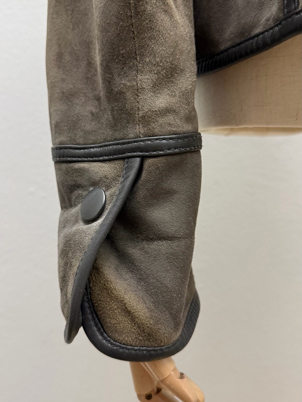 Classiques Entier Atelier 100% Leather Suede Jacket Brown Gray Trim Snap Front M - Picture 8 of 16